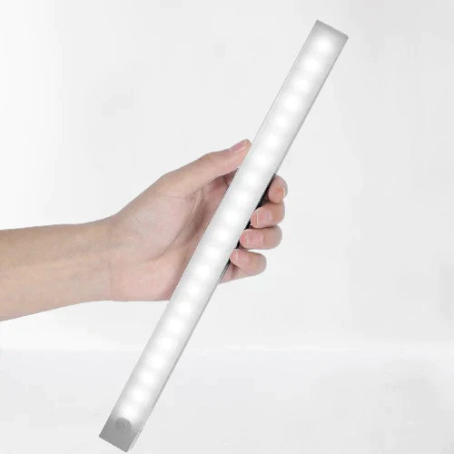 IlumiLed™ - Luminária LED com sensor de movimento